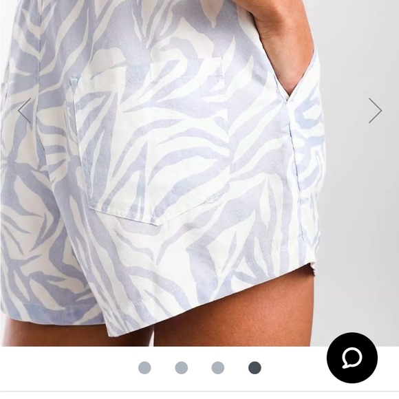 Brand new, never worn. Tags on. Palm print, snap front romper, cuffed sleeves. - Picture 4 of 9